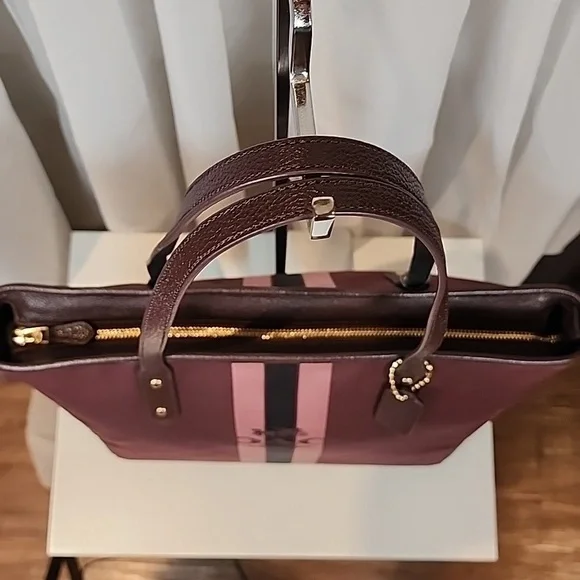 NWT Coach City Zip Tote Bag With Horse And Carriage - Picture 5 of 16